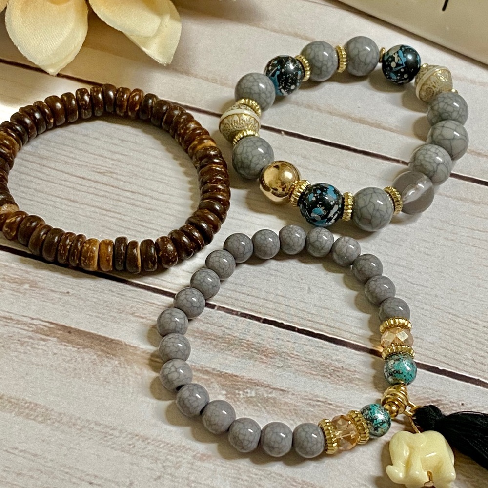 🔥3/$25🔥Elephant & Tassel Charm Beaded Bracelet - Picture 4 of 4